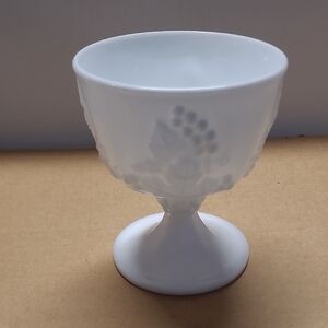 W01: Elegant White Goblet